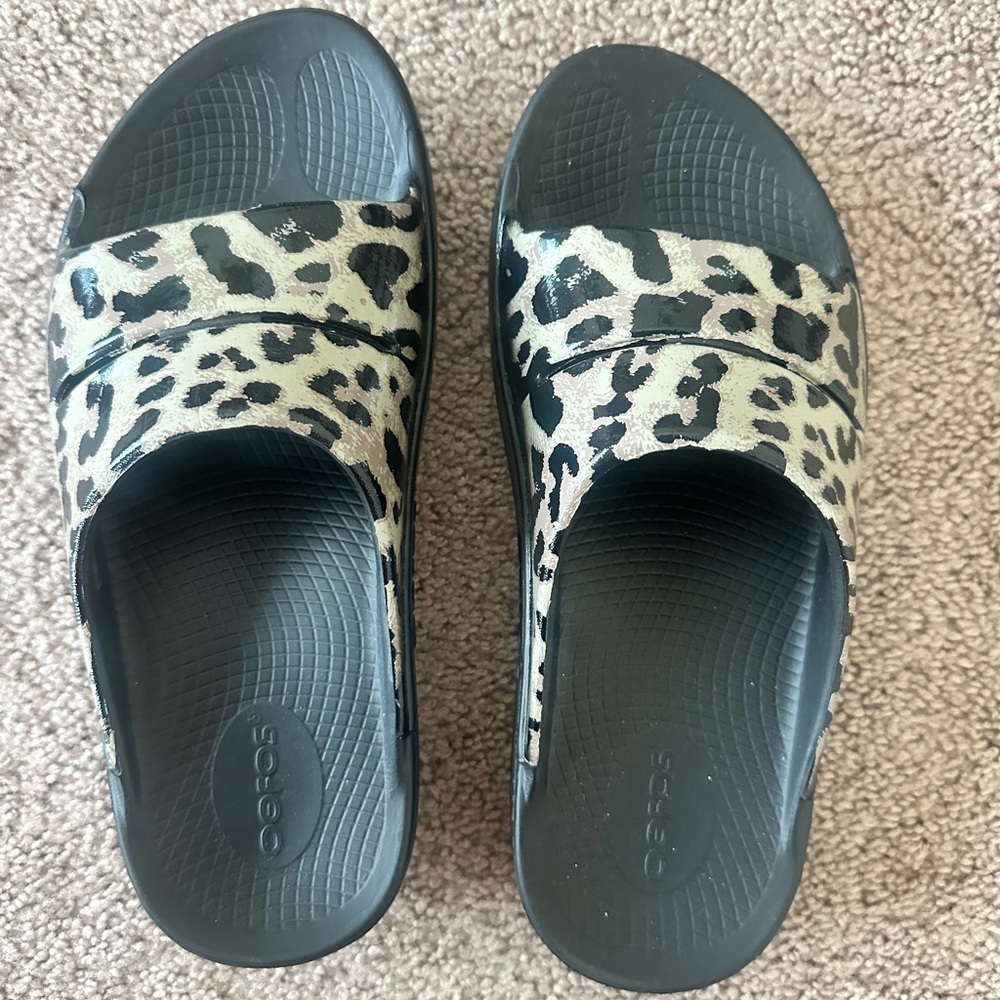 Oofos Women's Leopard Print Slide Sandals - Black and Cream